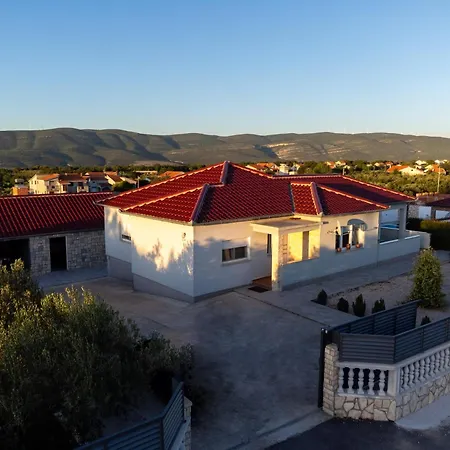 Haus Meri In - Haus Fuer 6-7 Personen * Pridraga