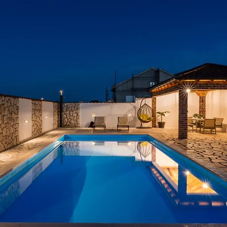 Haus Meri In - Haus Fuer 6-7 Personen * Pridraga